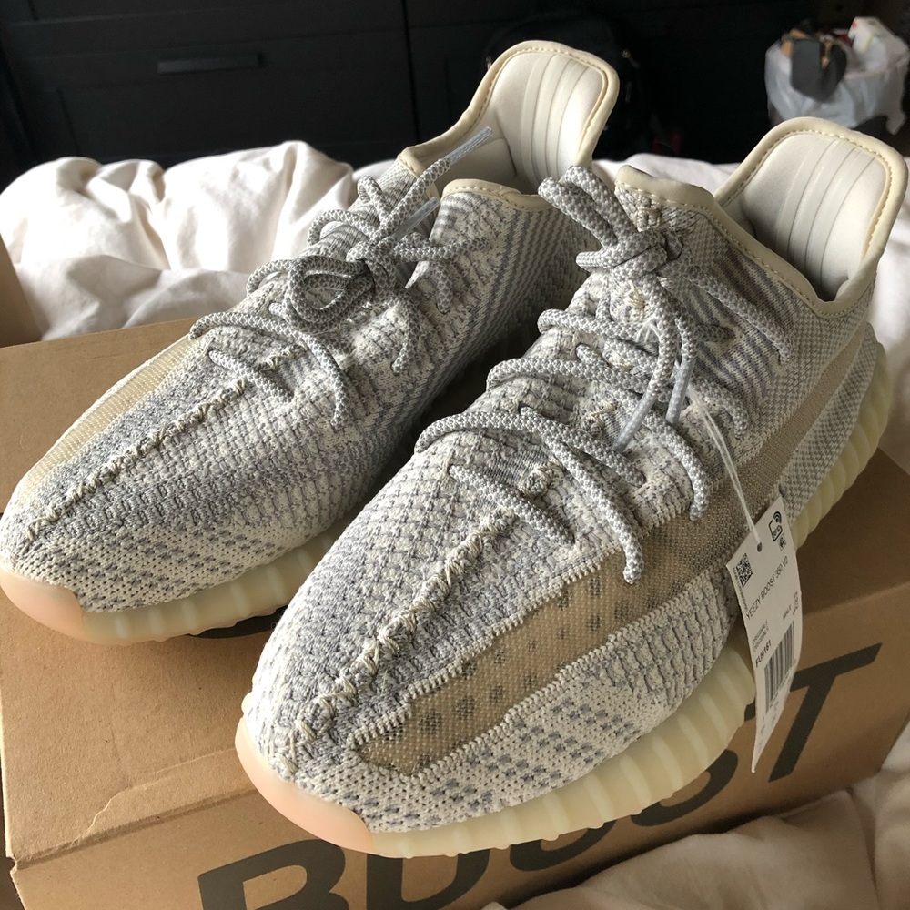 *SOLD* Yeezy Boost 350 V2 Lundmark
